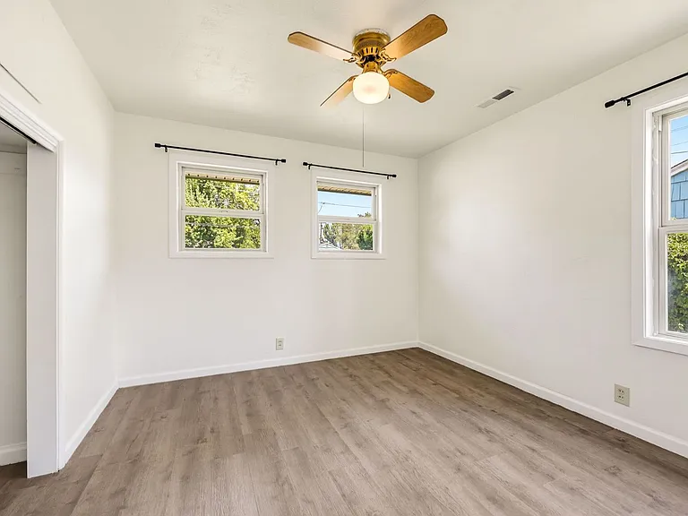 1007 Murray Ave — Photo 23