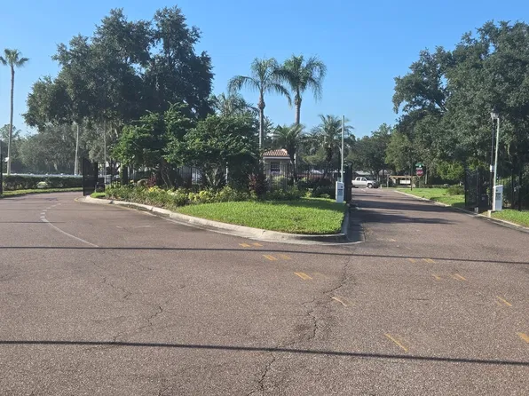 18151 Sandy Pointe Dr, Tampa, FL 33647