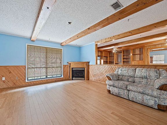 5th image of 304 SE Anastasia St