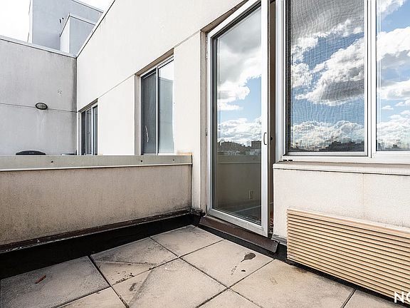 3rd image of 756 Myrtle Ave APT 6A
