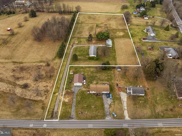 3697 Newark Rd, Cochranville, PA 19330