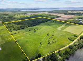 127 Lakewood Dr, Swanton, VT 05488