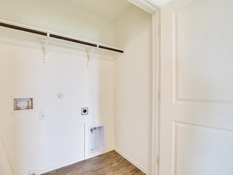 15401 Solstice Cv — Photo 9