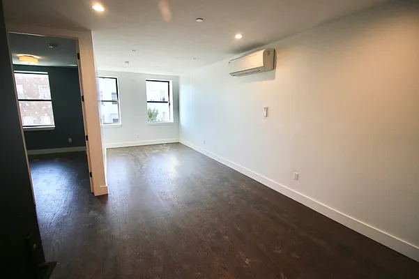 Rented by Delmark Realty LLC | media 48