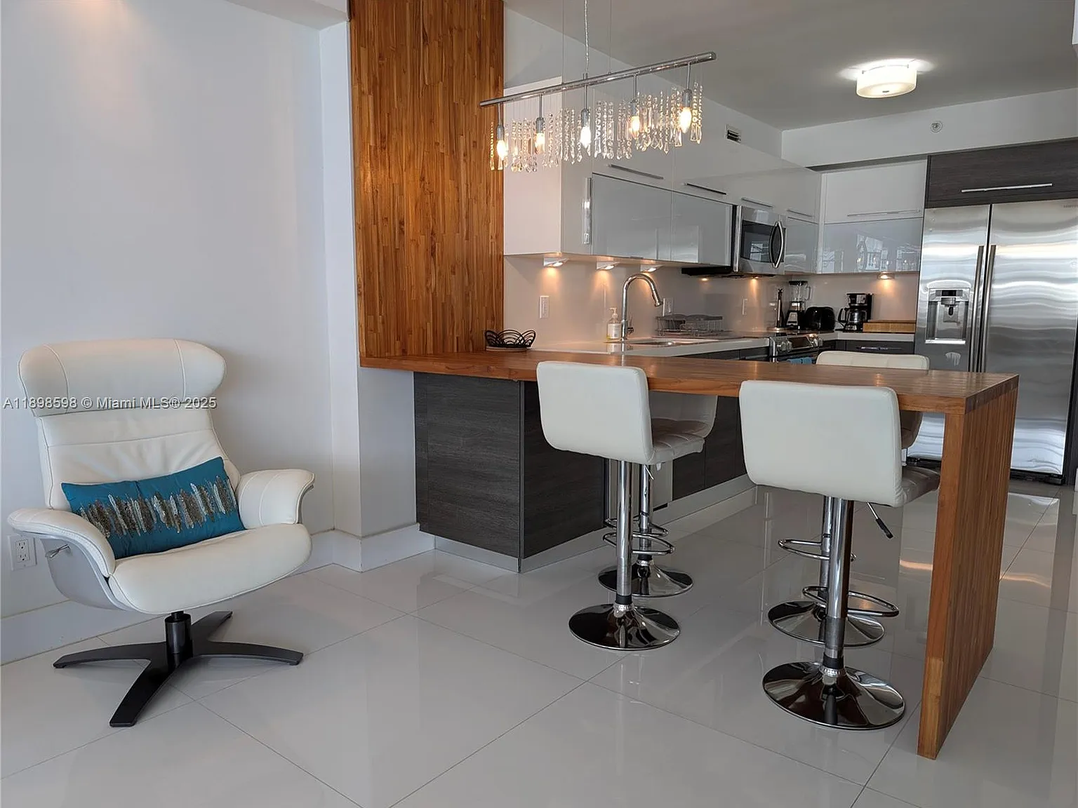 1 bed, 865 sqft, $6,000 — Photo 3