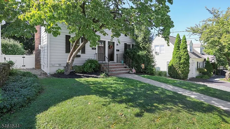 2 bed, 1.0 bath, $2,600 — Photo 1