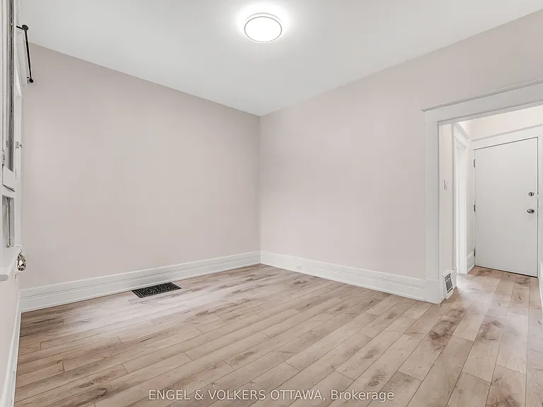170 Ivy Cres #2 — Photo 9