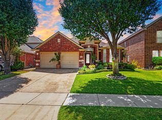 2703 Cove Dr, Grand Prairie, TX 75054
