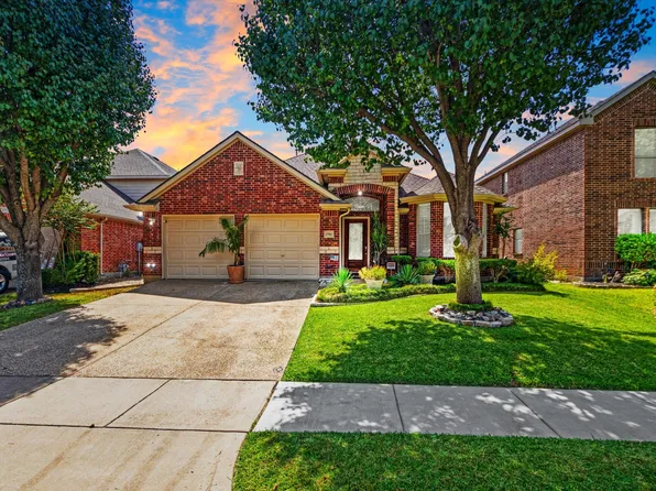 2703 Cove Dr, Grand Prairie, TX 75054