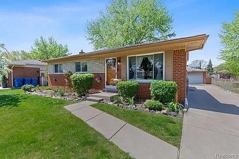5th image of 27357 Grobbel Dr
