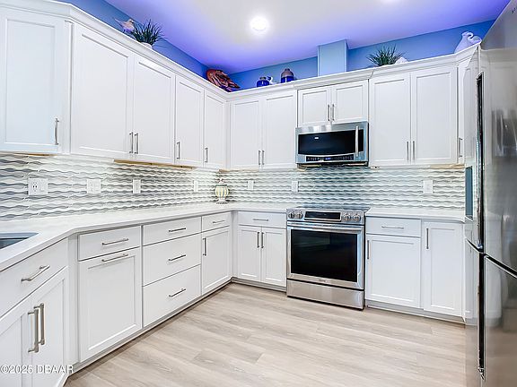 4th image of 317 Island Breeze Ave