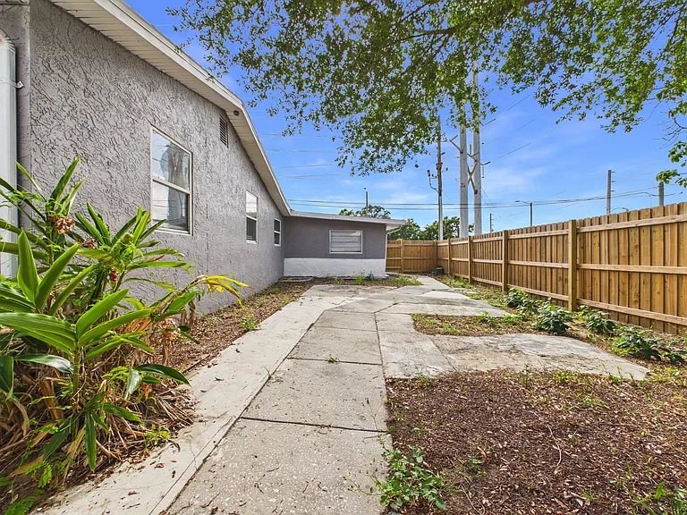 605 S Disston Ave #1/2 — Photo 15