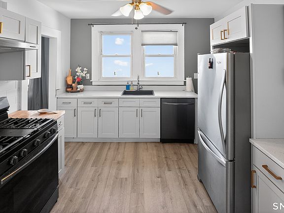 5th image of 98 Gorham Avenue