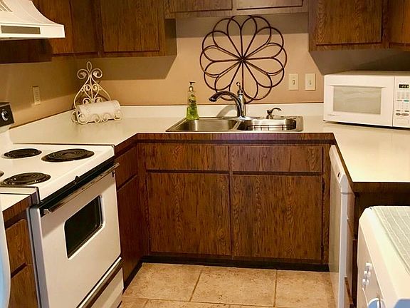 4th image of 40 Club House Dr APT 203
