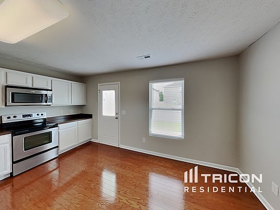 4th image of 3523 Bluespruce Way