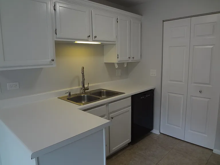 220 Brett Cir #B — Photo 7