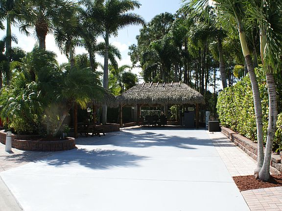 4th image of 75 NW Putter Pointe