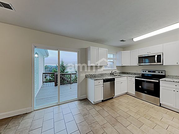 4th image of 2108 Debbie Ln