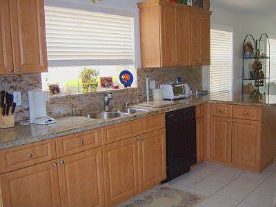 Remodeled Kitchen w/Granite Countertops