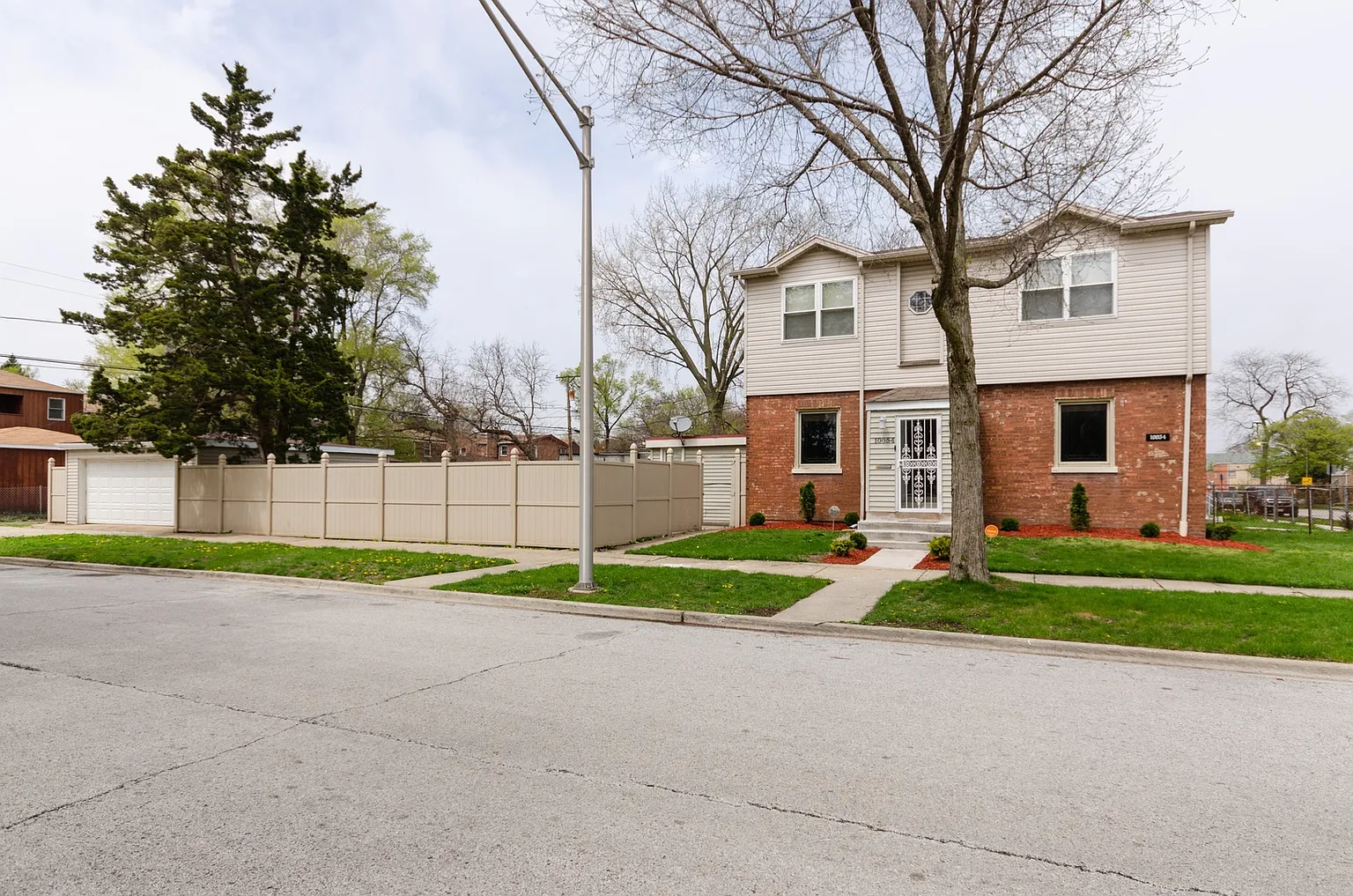 10054 S Crandon Ave photo 1