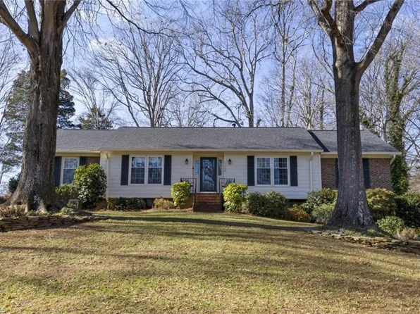 1428 Turkey Hill Rd, Winston Salem, NC 27106