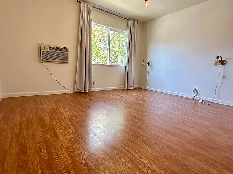 8347 Blackburn Ave #6 — Photo 15