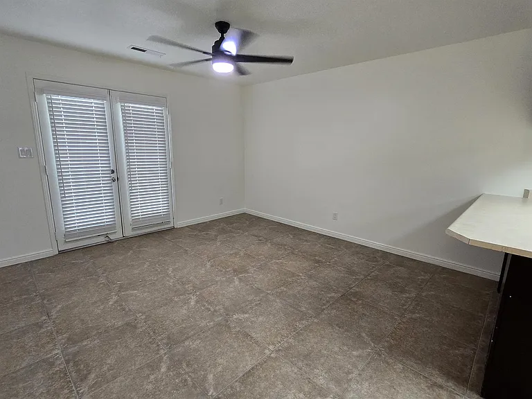 1015 S River Rd #2 — Photo 4