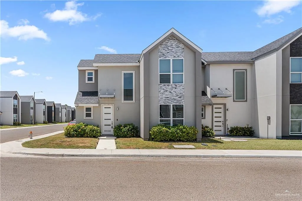 3 bed, 2.5 bath, 1854 sqft, $1,750 — Photo 1