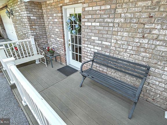5th image of 115 Cherry Ln