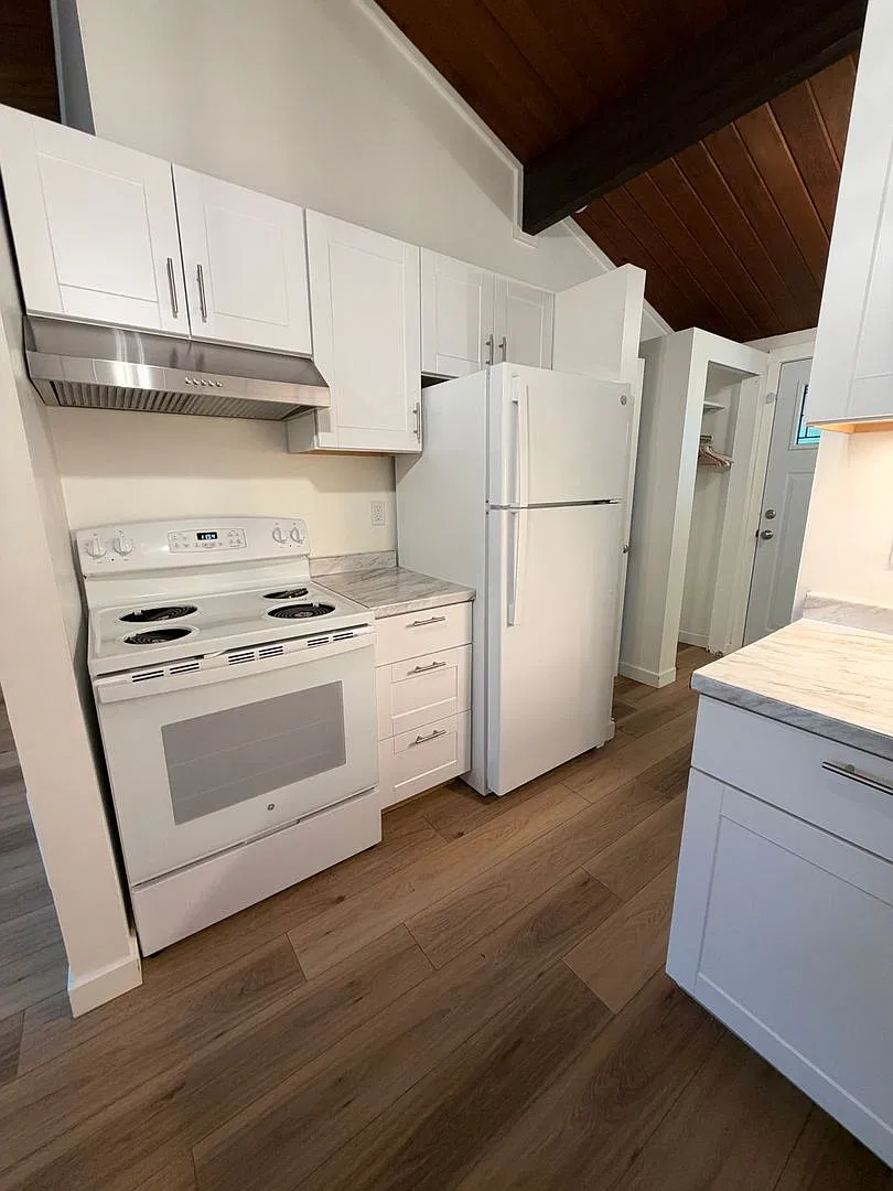 15801Larch Way — Photo 3