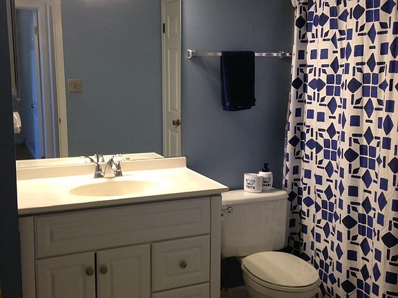 Full bathroom on upper floor