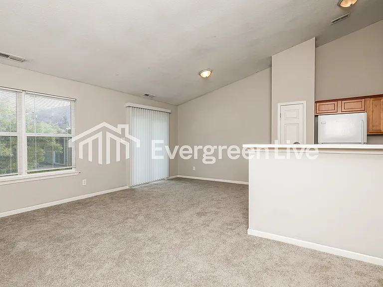 1921 Lisa Walk Dr — Photo 4