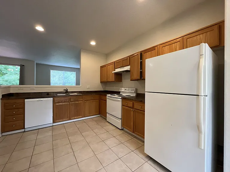 149 NE 75th Ave — Photo 7
