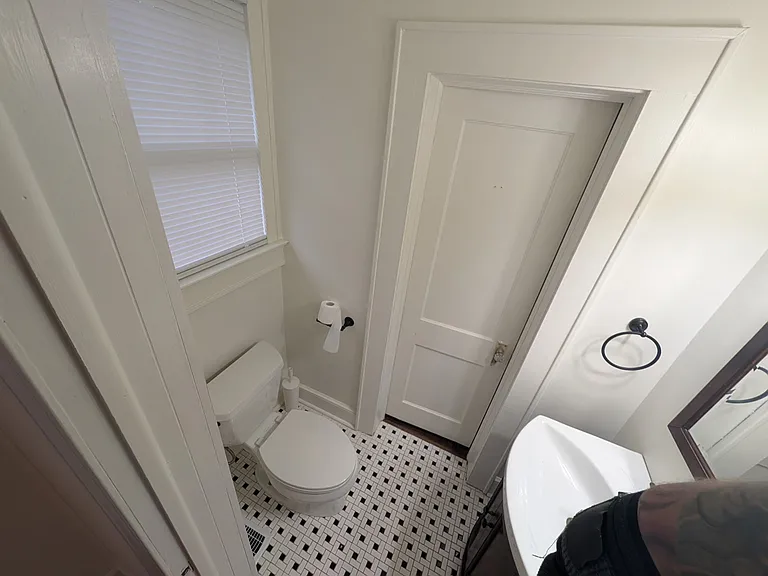 1215 Clarendon St — Photo 20