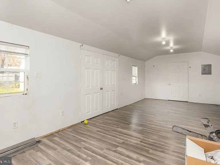 1239 Willow Rd — Photo 11