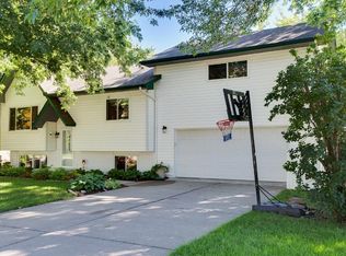 1503 Goodview Ave N, Oakdale, MN 55128