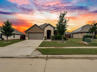 121 Rosemary Dr, Azle, TX 76020