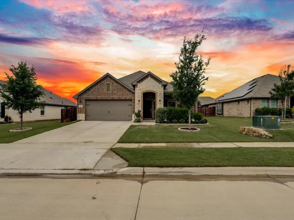 121 Rosemary Dr, Azle, TX 76020