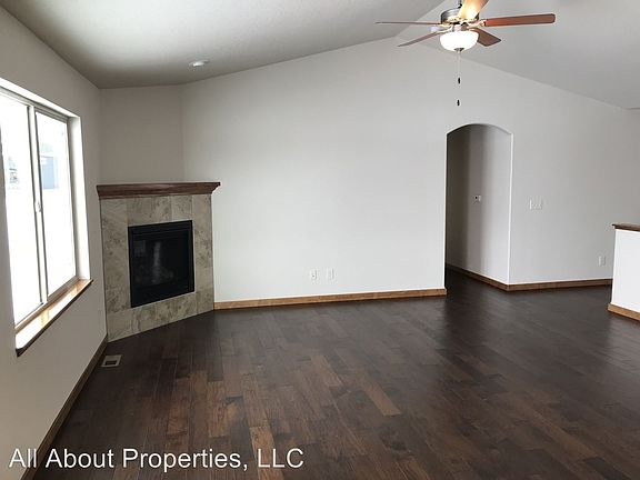 5th image of 540 S Mountain View Dr