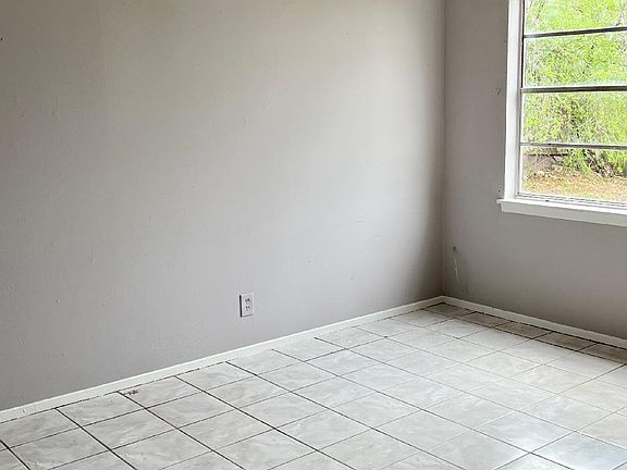 3rd image of 214 Rock Valley Dr