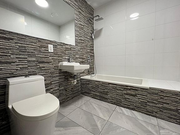 5th image of 296 Throop Ave APT 1B