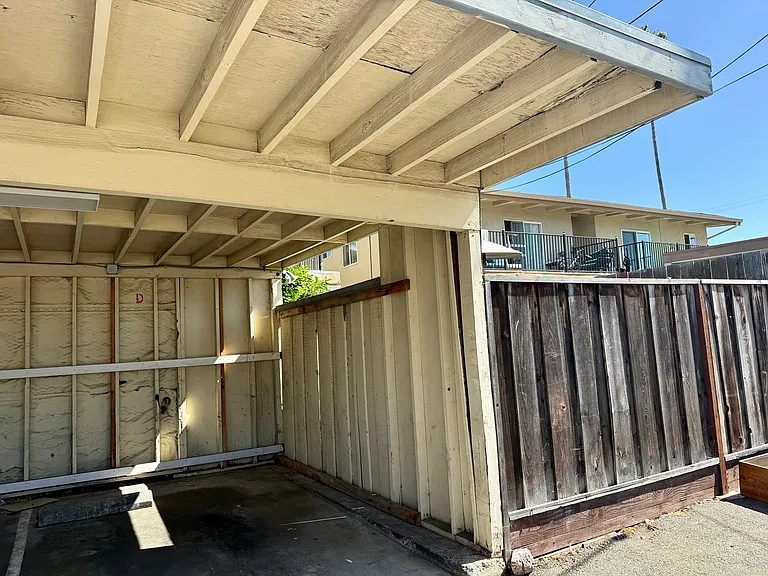 1805 Bradford Way — Photo 18