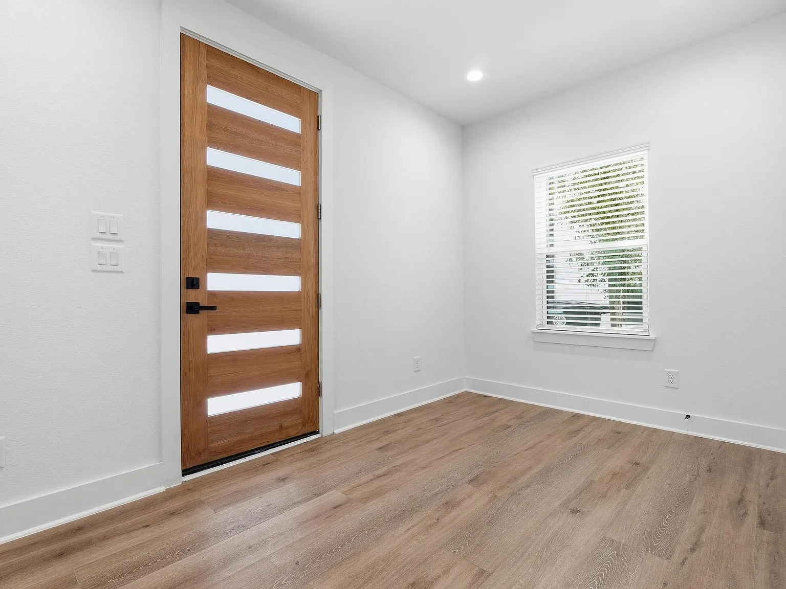 4 bed, 3.0 bath, 1476 sqft, $1,850 — Photo 3