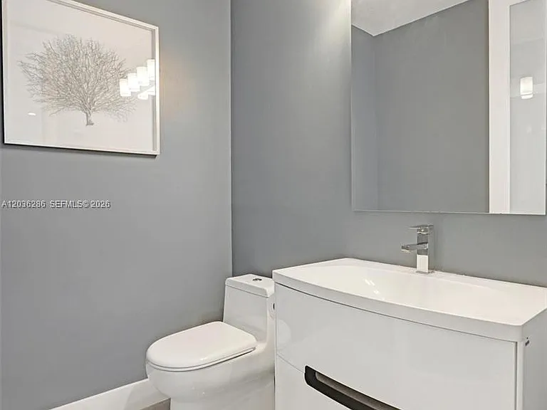 453 SW 5th Ave — Photo 8