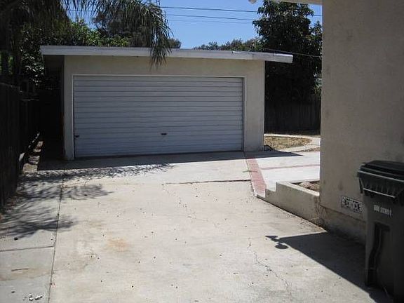 4th image of 9646 Calmada Ave