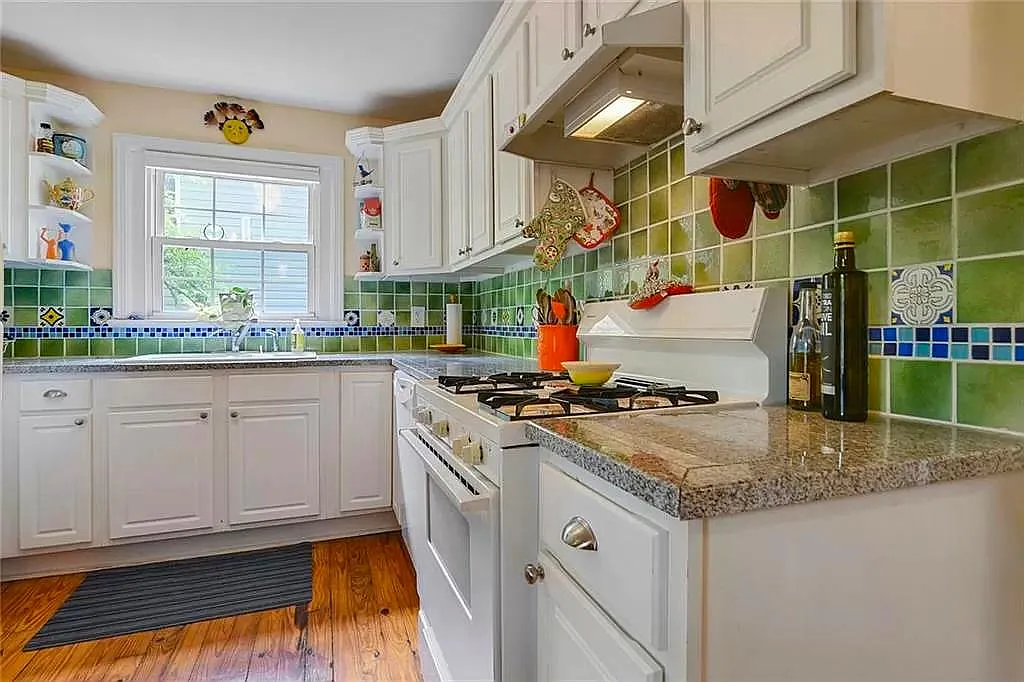 3 bed, 972 sqft, $2,450 — Photo 2