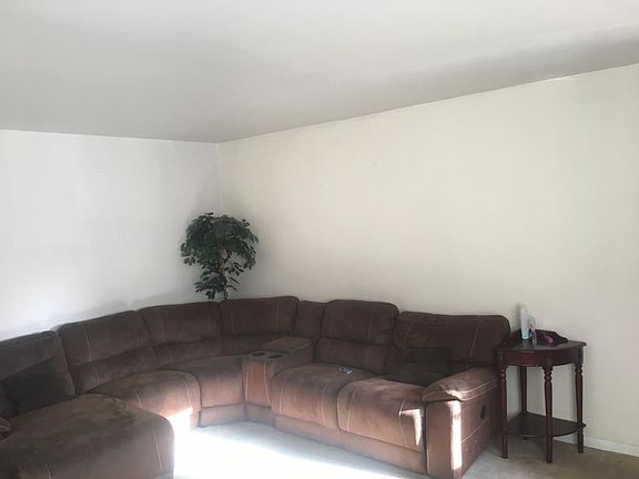 5th image of 10766 Heather St Floor 2