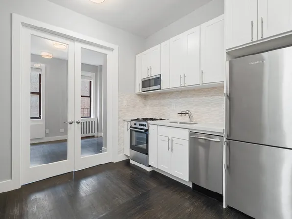 1582 First Avenue image 1 of 10