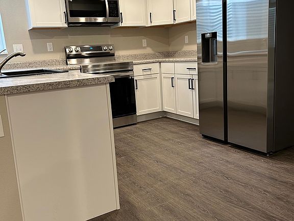 2nd image of 170 Hillcrest Ct #2