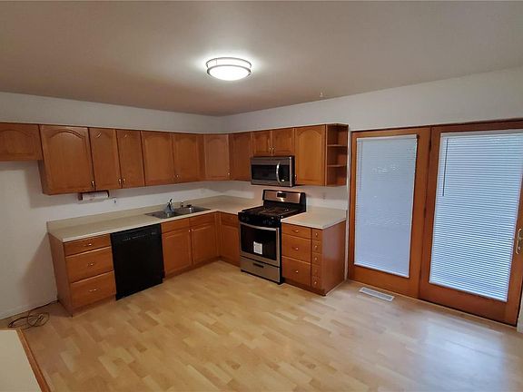 5th image of 2528 Pomona Pl